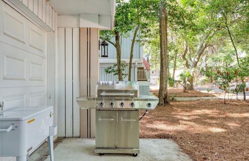 Isle of Palms Cabaña | Crawdad by Avantstay Isle of Palms Home w/ BBQ