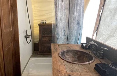 Virgin Cabina | Crazy Horse Wagon #27 w/ 2 Queen Beds Gas BBQ grill and Gas fire pit