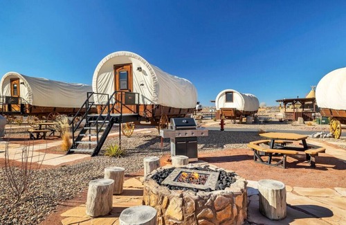Virgin Cabina | Crazy Horse Wagon #27 w/ 2 Queen Beds Gas BBQ grill and Gas fire pit