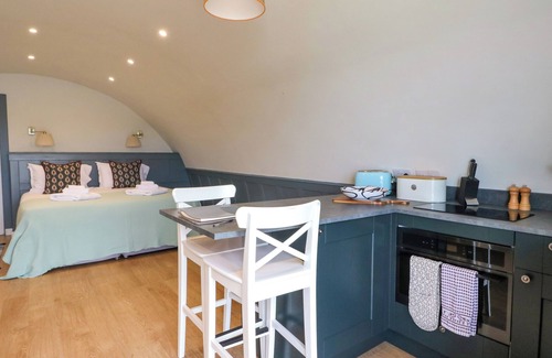 Isle of Luing Cabaña | CREAGS, pet friendly, with a garden in Cullipool, Isle Of Luing