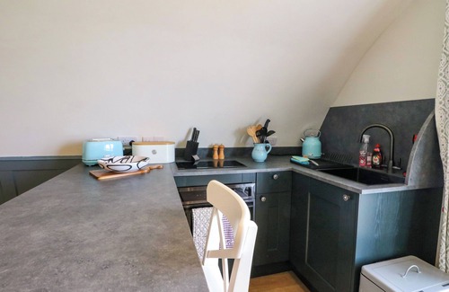 Isle of Luing Cabaña | CREAGS, pet friendly, with a garden in Cullipool, Isle Of Luing