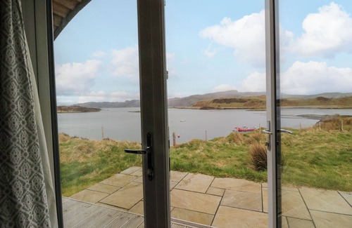 Isle of Luing Cabaña | CREAGS, pet friendly, with a garden in Cullipool, Isle Of Luing
