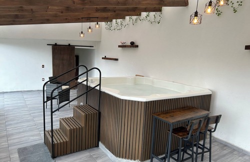 Jocotitlan Apartamento | Create great moments in this beautiful space and enjoy the Jacuzzi.