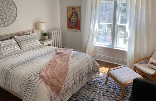 Kincardine Casa | Creative Retreat & Walk to the Beach!