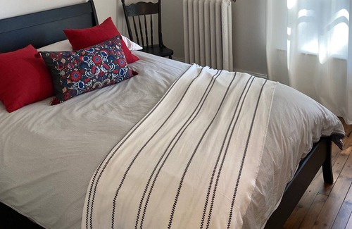Kincardine Casa | Creative Retreat & Walk to the Beach!