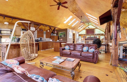 Auburn Apartamento | Creativity Nook: Rustic Studio 2 Mi to Owasco Lake