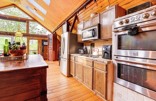 Auburn Apartamento | Creativity Nook: Rustic Studio 2 Mi to Owasco Lake