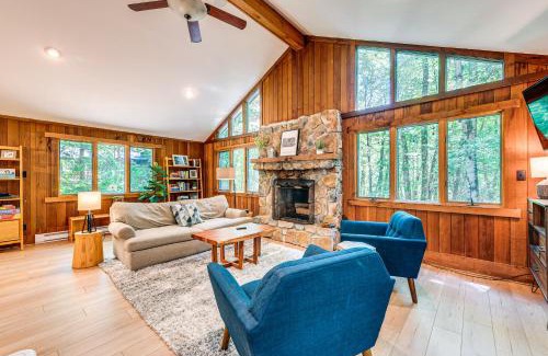 Pocono Pines Casa | Creek Access and Deck Family Pocono Pines Cottage