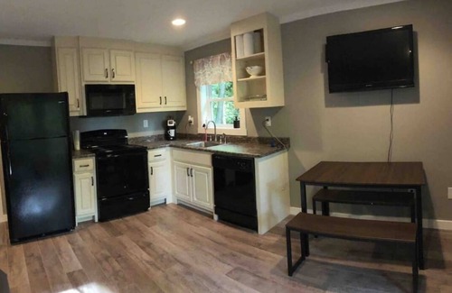 Hendersonville Cabina | Creek and Fire Pit!!
