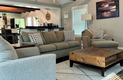 Newport Cabina | Creek House cabin with fire pit
