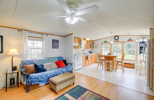 Max Meadows Casa | Creekfront Max Meadows Mobile Home with Deck!