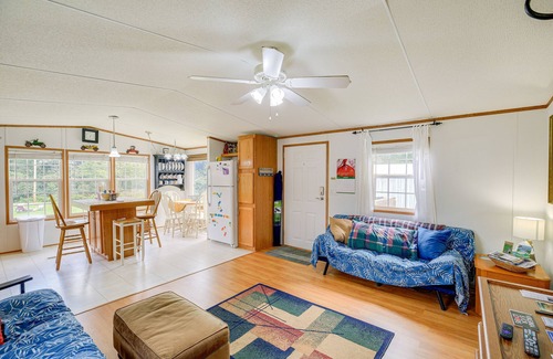 Max Meadows Casa | Creekfront Max Meadows Mobile Home with Deck!