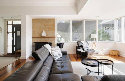 Frankston Casa | Creekhouse by the Sea - Private Jetty and Serene Views