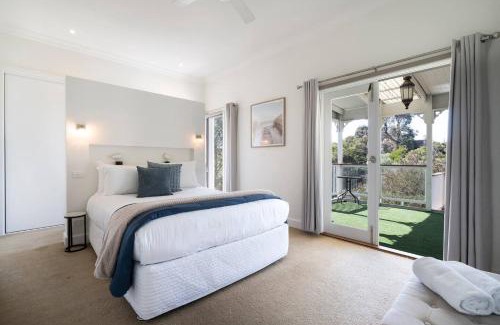 Frankston Casa | Creekhouse by the Sea - Private Jetty and Serene Views