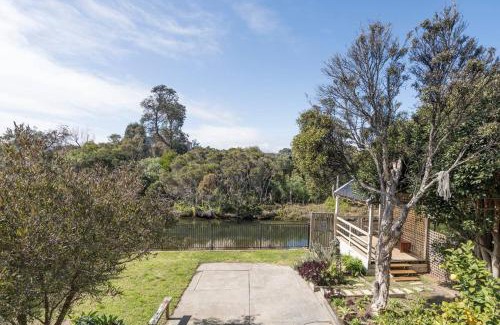 Frankston Casa | Creekhouse by the Sea - Private Jetty and Serene Views