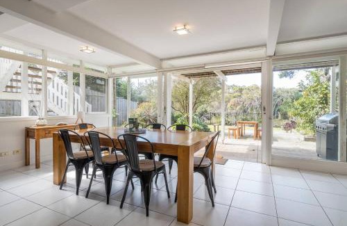 Frankston Casa | Creekhouse by the Sea - Private Jetty and Serene Views