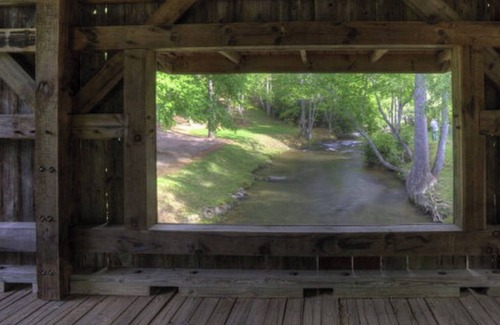 Franklin Cabina | Creekfront Vintage Log Cabin- Dog Lovers Paradise!