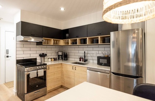 Whistler Creekside Apartamento | Creekside 2BR: AC, Patio + BBQ, Pool, Near Lakes!