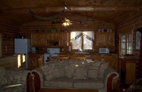 Black River Falls Cabina | Cabin Creekside Amish Log