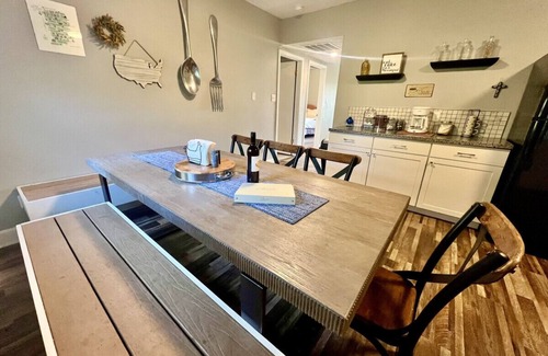 Westfield Apartamento | 2,270 pies cuadrados Pie. Casa en un lote de 4 acres, a 1 milla de Grand Park, duerme 16+