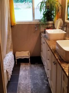 Thurston Casa | Creekside Bed and Breakfast Guest Room