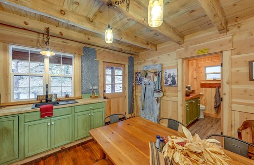 Hartland Cabina | Creekside Cabin ~ 20 Mi to Kings Canyon Park!