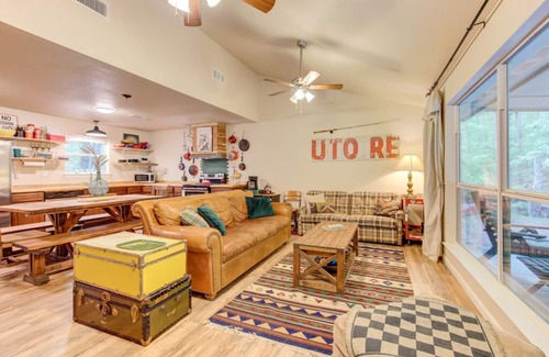 Riverside Cabina | Creekside Cabin 38