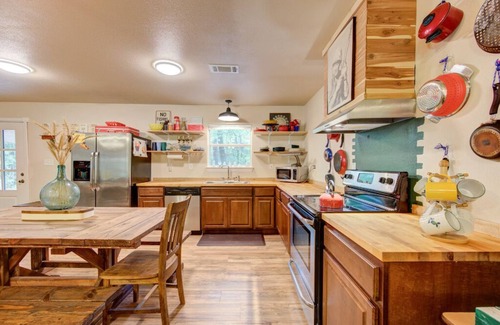 Riverside Cabina | Creekside Cabin 38