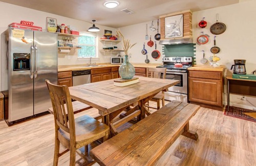 Riverside Cabina | Creekside Cabin 38
