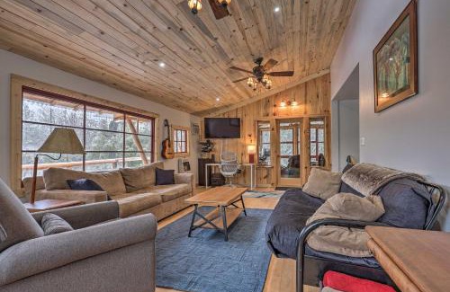 Pinehurst Casa | Creekside Cabin 8 Mi to Kings Canyon National Park