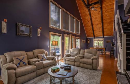 Newland Casa | Creekside Cabin at Linville Land Harbor