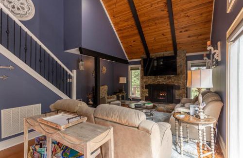 Newland Casa | Creekside Cabin at Linville Land Harbor