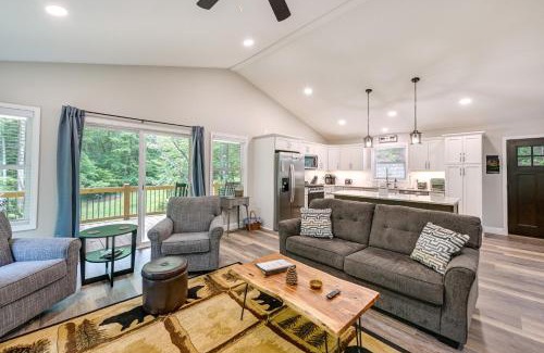 Franklin Casa | Creekside Cabin in Franklin about 8 Mi to Downtown!