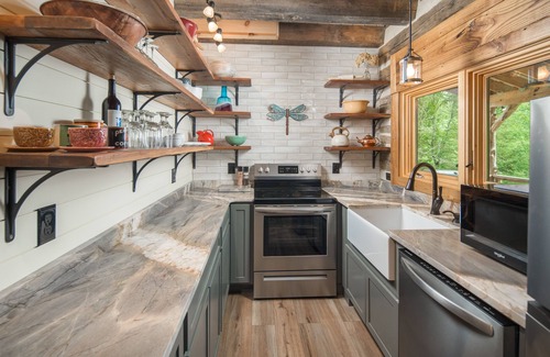 Lenoir Cabina | Creekside Cabin, located just minutes from Blowing Rock!