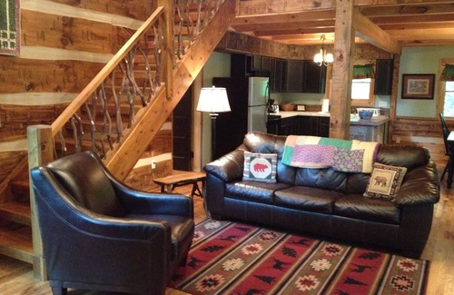 Hot Springs Cabina | Creekside Cabin - Cabaña de madera con jacuzzi al aire libre