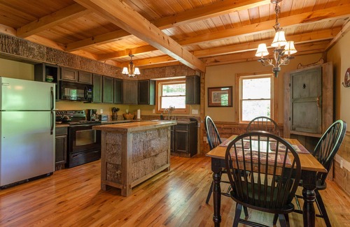 Hot Springs Cabina | Creekside Cabin - Cabaña de madera con jacuzzi al aire libre