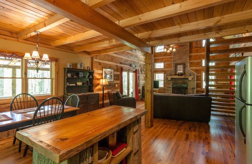 Hot Springs Cabina | Creekside Cabin - Cabaña de madera con jacuzzi al aire libre