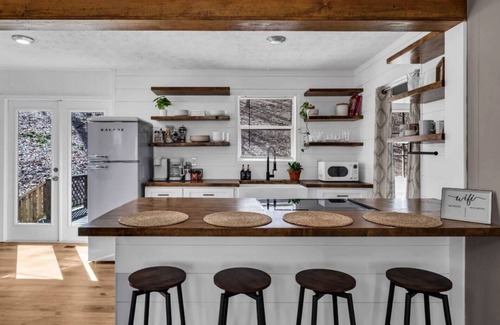 Coopertown Otro | Creekside Cabin: Nestled in Woods, 30M Nashville