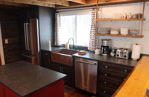 Rupert Casa | Creekside Camp. NO CLEANING FEE. Relax in the Hot Tub Creekside - Vermont Style