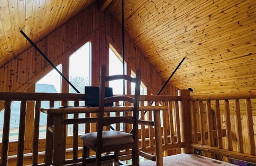 Redmond Chalet De Esquí | Creekside Chalet with private hot tub