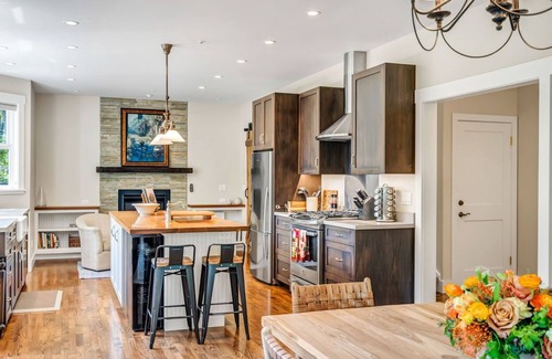 Sonoma Casa | Creekside Cottage ~ Gorgeous cottage just 3 blocks from the Historic Sonoma Plaz