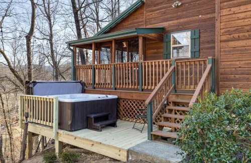 Gatlinburg - Pigeon Forge Casa | Creekside Cottage is peaceful welcoming dog friendly cabin with amazing views of the valley
