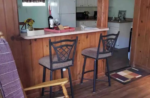Cascade-Chipita Park Cabina | Creekside Cottage - Mountain Lovers Dream