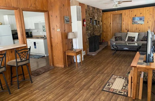 Cascade-Chipita Park Cabina | Creekside Cottage - Mountain Lovers Dream