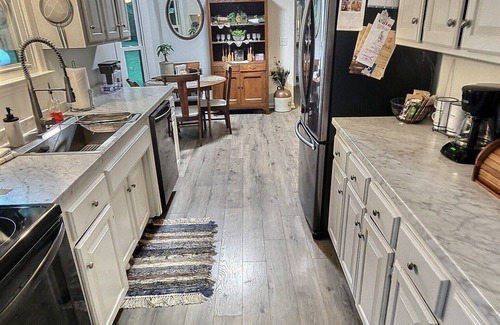 Pegram Cabaña | Creekside Cottage Near Nashville- Pet Friendly!