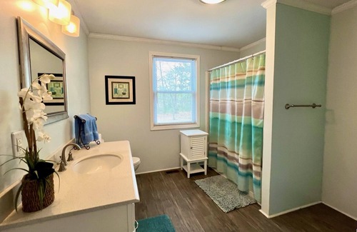 Holly Ridge Cabaña | Creekside Cottage on 48 Acres - Pet Friendly- 3 BR 2BA/Sleeps 6 - Next To Nature