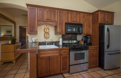 Santa Barbara Casa | Creekside Cottage - ¡Romántico, aislado y cerca de todo lo que Santa Bárbara tiene para ofrecer!