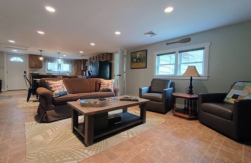 Lairdsville Cabina | Creekside: Cozy 3-Bedroom Cabin on Loyalsock Creek – Fish, Hike, Kayak or Relax!