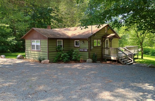 Lairdsville Cabina | Creekside: Cozy 3-Bedroom Cabin on Loyalsock Creek – Fish, Hike, Kayak or Relax!