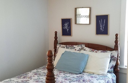 Cookeville Otro | Creekside Farm House, 4 Brms, 2 Ba, Porche cubierto, 3. 5 millas a Cummins Falls
